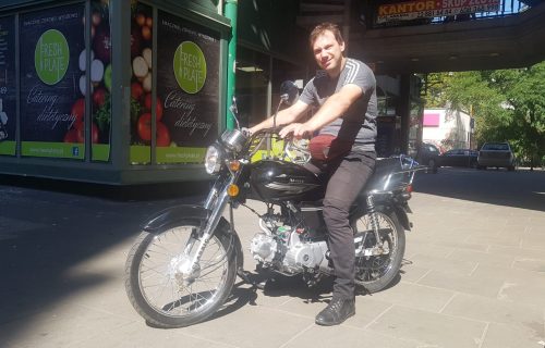 podopieczny realizuje swoją pasję, jazdę na motocyklu